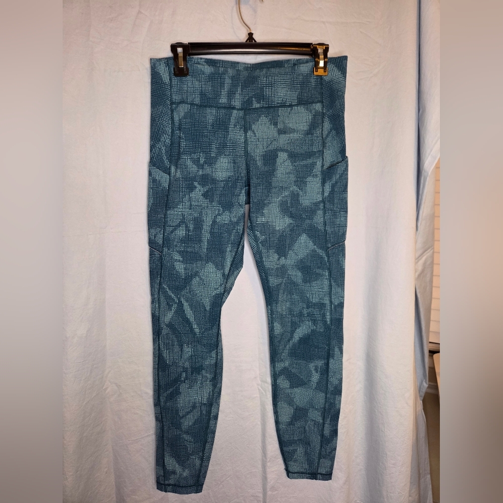Lululemon Speed Up Tight Size 10 - Illusion Tidal Teal Bermuda Teal